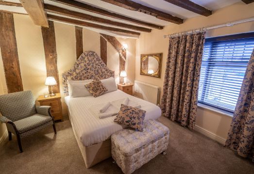 Caravelli Hotel Overview