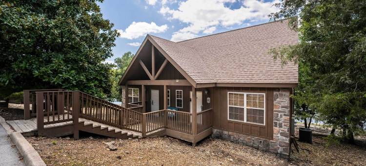 布兰森湖滨小屋：距离布兰森大道6英里！(6 Mi to Branson Strip! Lakefront Home with Fireplace)图片