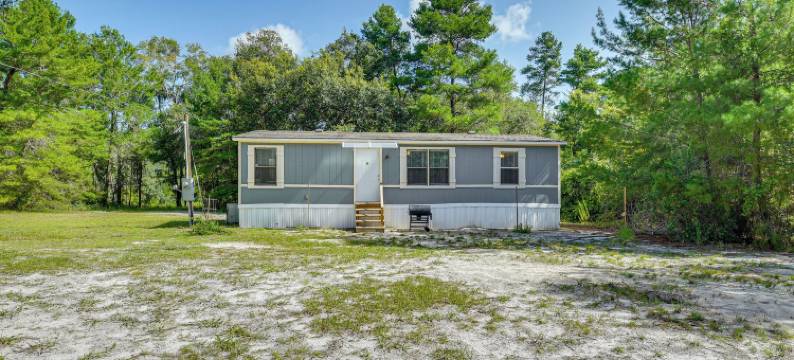 新月城之家配有木炭烧烤架：靠近三个湖泊(Crescent City Home w/ Charcoal Grill: Near 3 Lakes)图片