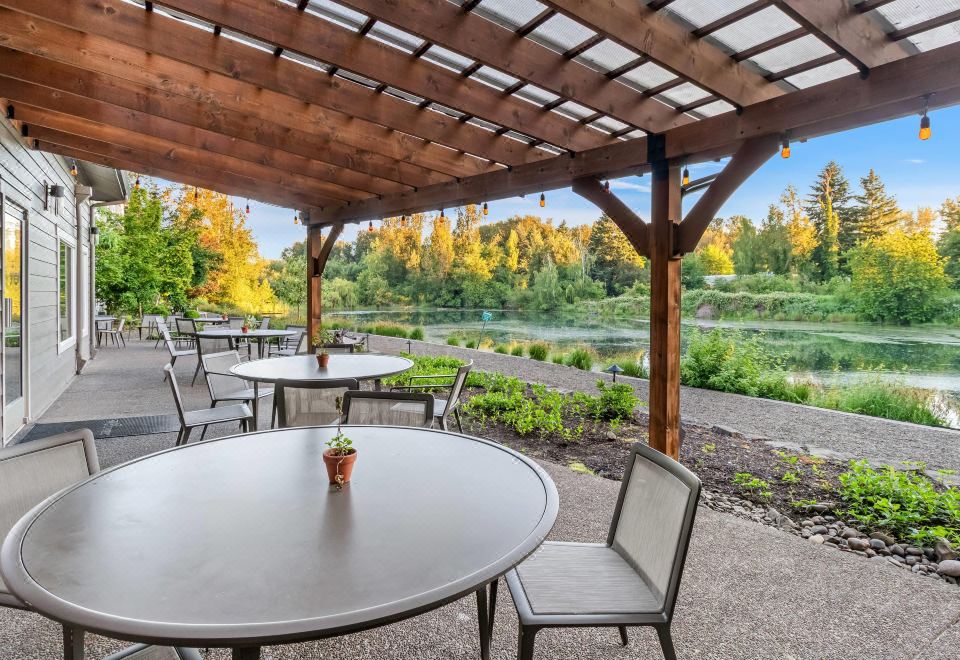 Radisson Hotel Portland Airport Hotel Overview