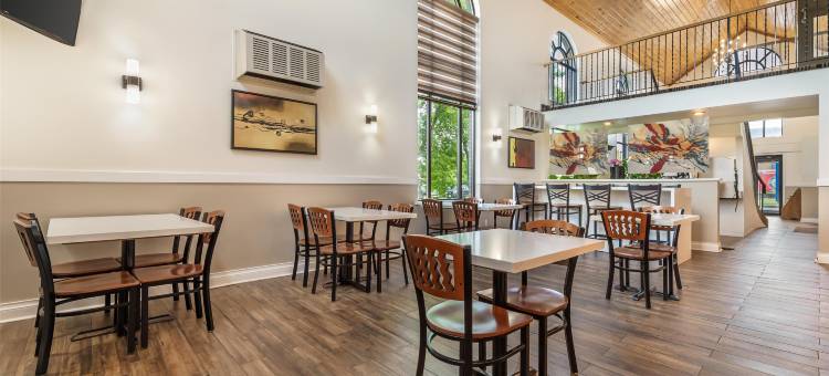 科洛尼尔贝斯特韦斯特酒店(Best Western Smiths Falls Hotel)图片