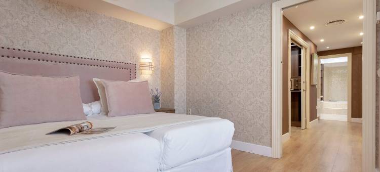 Bright stay Córdoba. Paseo de la victoria图片