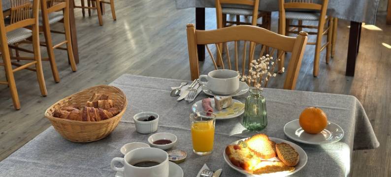 佩龙杜门酒店(Logis Hôtel la Demeure du Perron)图片