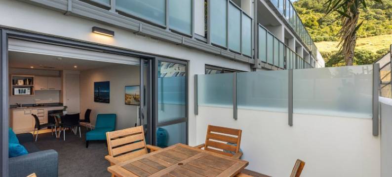 亚当斯6号(6 on Adams)图片