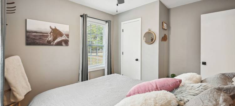 Vine Grove住宅，配有露台，距离桑德斯泉4英里！(Vine Grove Home w/ Deck, 4 Mi to Saunders Springs!)图片