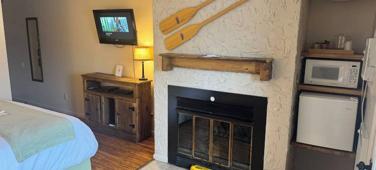 湖滨小屋(LakeFront Lodge)图片