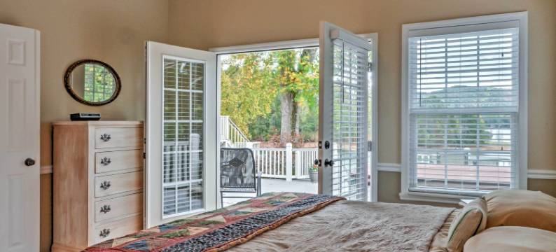 湖滨海瓦西家庭住宅带船码头和热水浴缸！(Lakefront Hiawassee Home w/ Boat Dock & Hot Tub!)图片