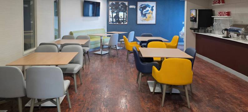 桑默塞特舒适套房酒店 - 黑山丘陵地区(Comfort Inn & Suites Summerset - Black Hills Area)图片