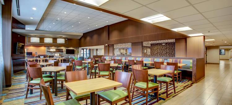 斯普林菲尔德霍利奥克万枫酒店及套房(Fairfield Inn & Suites Springfield Holyoke)图片