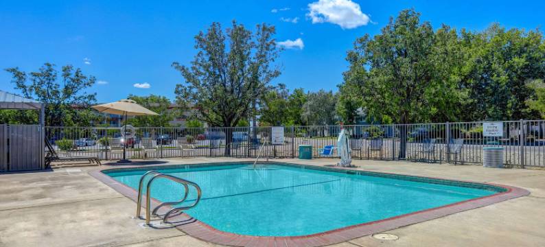 雷德布拉夫6号汽车旅馆(Motel 6 Red Bluff, CA)图片