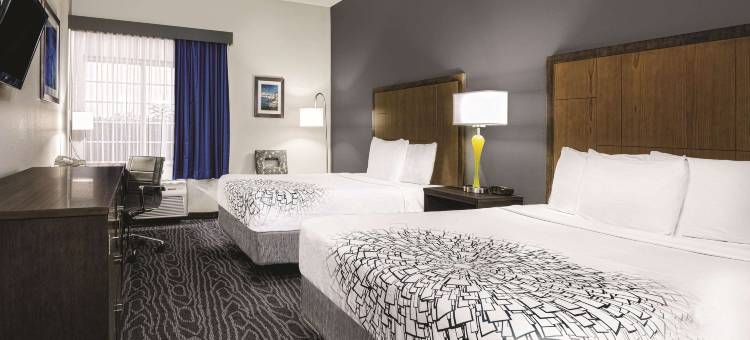 温德姆梅赛德斯奥特莱斯购物中心拉昆塔温德姆酒店套房(La Quinta Inn & Suites by Wyndham Mercedes Outlet Mall)图片