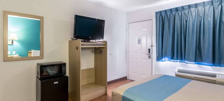 埃尔森特罗6号汽车旅馆(Motel 6 El Centro, CA)图片