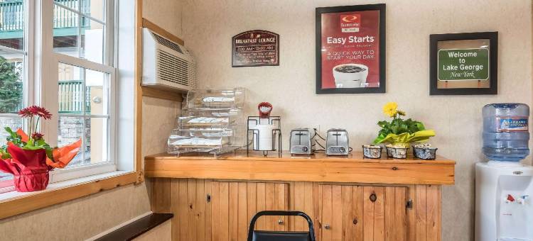 乔治湖奥特莱斯罗德威酒店(Rodeway Inn Lake George Outlets)图片