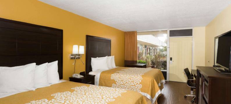 里奇港戴斯酒店(Days Inn & Suites by Wyndham Port Richey)图片