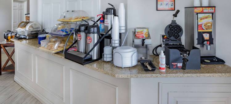 亨茨维尔戴斯套房酒店(Days Inn & Suites by Wyndham Huntsville)图片