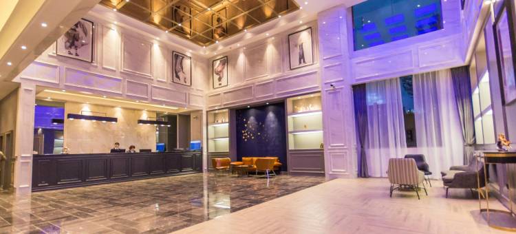 兰欧酒店(稻城滨河路店)图片