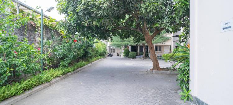 红多兹酒店-近谏义里浸信会医院(RedDoorz Near Rumah Sakit Baptis Kediri)图片