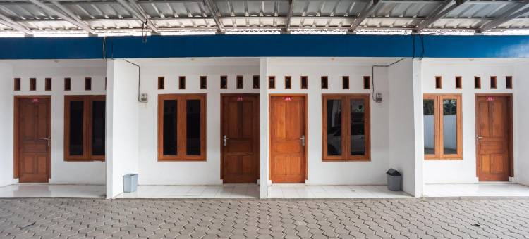 红多兹伊斯兰酒店-近贾蒂瓦纳收费站(RedDoorz Syariah Plus Near Jatiwarna Toll Gate)图片