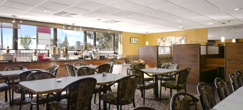 莱斯布里奇华美达酒店(Ramada by Wyndham Lethbridge)图片