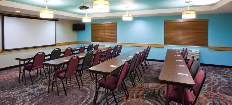 沙科皮美吟温德姆酒店-近坎特伯雷公园(AmericInn by Wyndham Shakopee Near Canterbury Park)图片