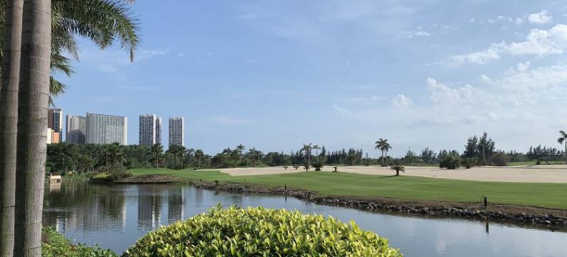 俯瞰全视野高尔夫球场亲海大五房公寓(冠岭路分店)图片