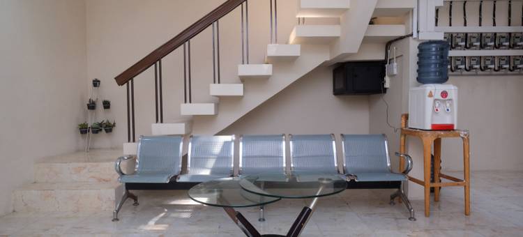 贾加尔索罗红多兹普拉斯酒店(RedDoorz Plus Near RS Jih Solo)图片