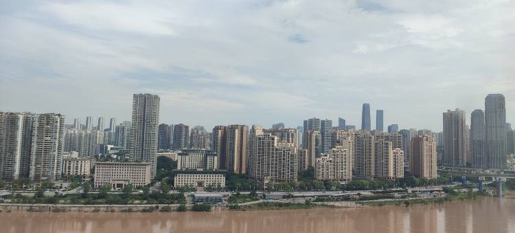 李子坝轻轨穿楼家庭房公寓(李子坝正街分店)图片