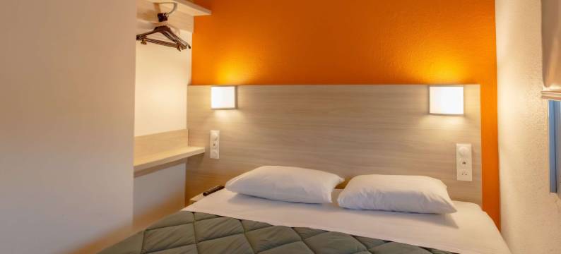 嘉廷内普莱喜Première Classe酒店(Premiere Classe Plaisir - Gatines)图片