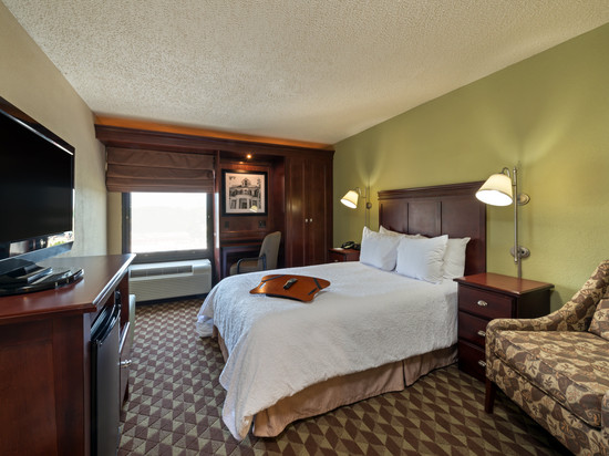 欢朋酒店-巴吞鲁日-I-10及学院路