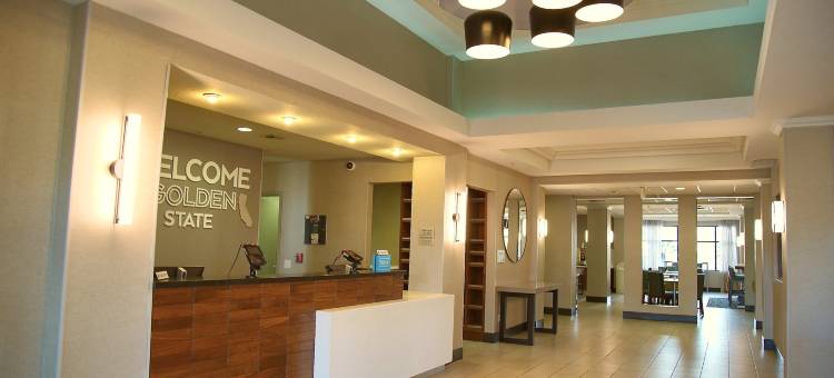 大教堂城希尔顿欢朋套房酒店(Hampton Inn & Suites by Hilton Cathedral City Palm Springs)图片