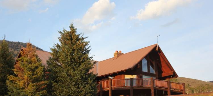 Beautiful 5 Star Log Home on 15 Acres! Lake Views, Stocked Pond, 18 Miles to Ynp图片