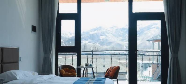 那拉提语畔民宿图片