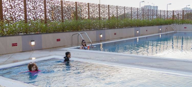 郁金香马詹酒店及套房塞拉莱(Tulip Inn Majan Hotel)图片