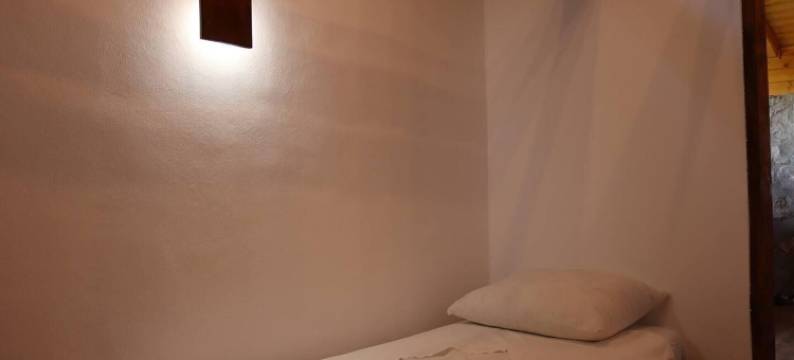 Carasova, Banat Mountains 的迷人2卧室小屋(Charming 2Bed Cottage in Carasova, Banat Mountains)图片