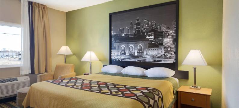 利斯萨米特速8酒店(Super 8 by Wyndham Lees Summit)图片