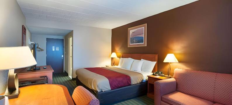 皮姆利科赛马场附近凯艺酒店(Quality Inn Near Pimlico Racetrack)图片