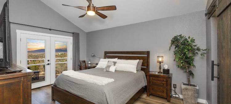 新豪华普雷斯科特猞猁B B 4k平方英尺，可住22人(New Luxury Prescott Lynx B B 4k ft2 Sleeps 22)图片