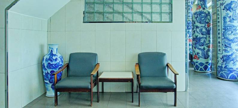 橡树镇帕伦邦酒店靠近安培拉大桥原阿祖拉酒店(Townhouse Oak Palembang Near Jembatan Ampera Formerly Azzura Hotel)图片