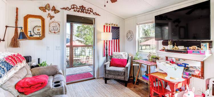 布林森湖畔小屋：月亮背后(Lakefront Cabin in Brinson: Behind the Moon)图片