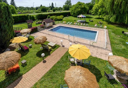 Greet Hotel Beaune Hotel Overview