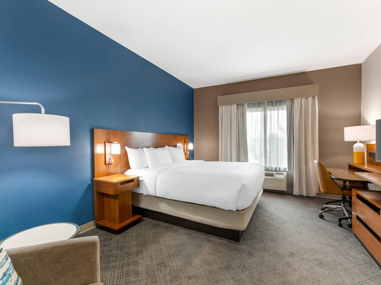 舒适套房酒店阿克伦南