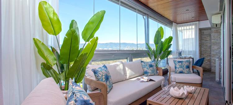 Bright stay Córdoba. Paseo de la victoria图片