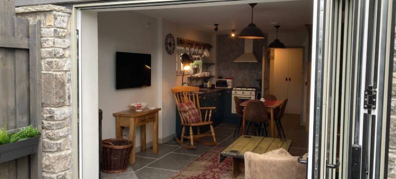 Great country-style house with a courtyard图片