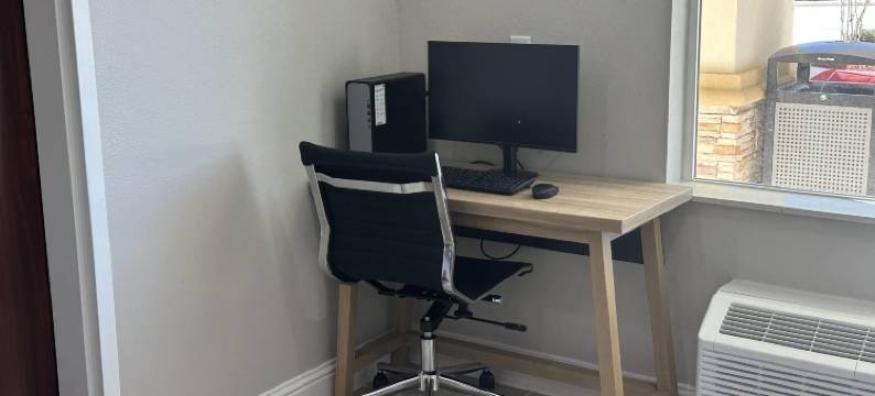 Super 8 by Wyndham Baytown图片