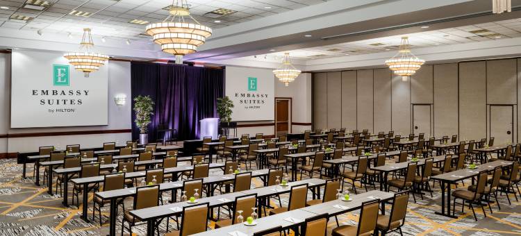 希尔顿波特兰机场大使套房酒店(Embassy Suites by Hilton Portland Airport)图片