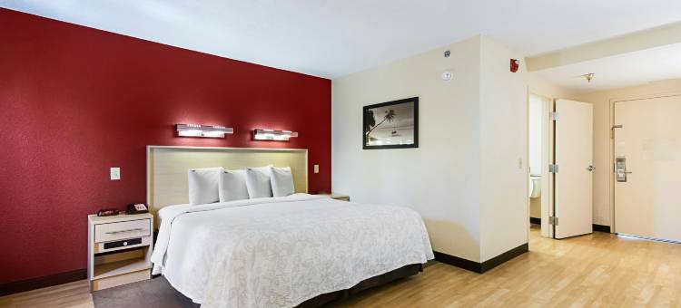 西棕榈沙滩红顶PLUS酒店(Red Roof Plus+ West Palm Beach)图片