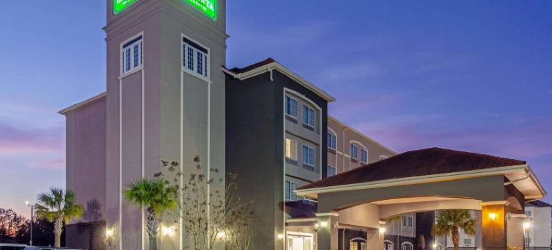 利斯维尔波尔克堡拉昆塔温德姆套房酒店(La Quinta Inn & Suites by Wyndham Leesville Ft. Polk)图片