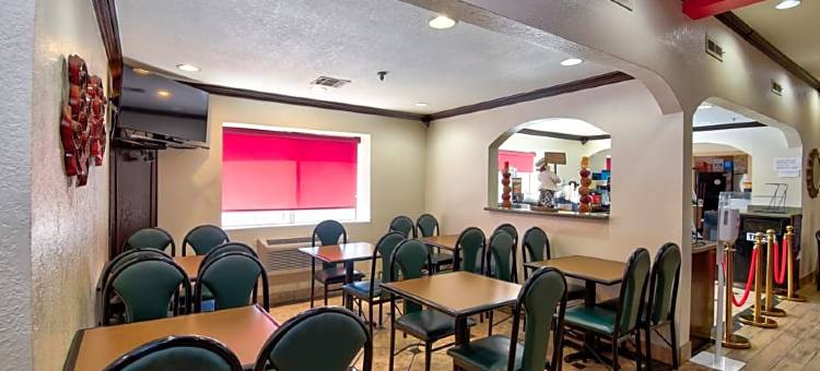 俄克拉何马城机场北温德姆华美达酒店(Ramada by Wyndham Oklahoma City Airport North)图片