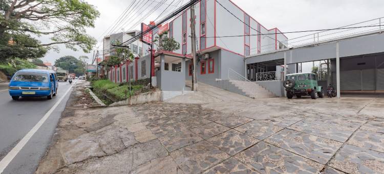 Cianjur鸡肉粥纪念碑红多兹酒店伊斯兰教法Plus(RedDoorz Syariah Plus near Tugu Bubur Ayam Cianjur)图片