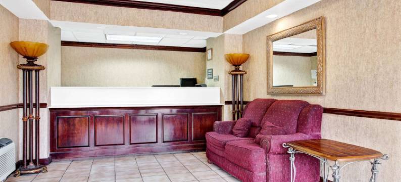 罗利市中心南速8酒店(Super 8 by Wyndham Raleigh Downtown)图片